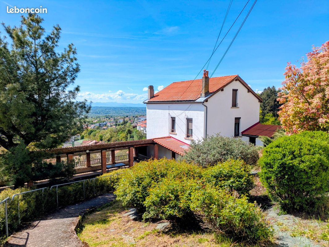 Maison 7 pièces 190 m² · à Thiers · 190 m² · 215 000 €