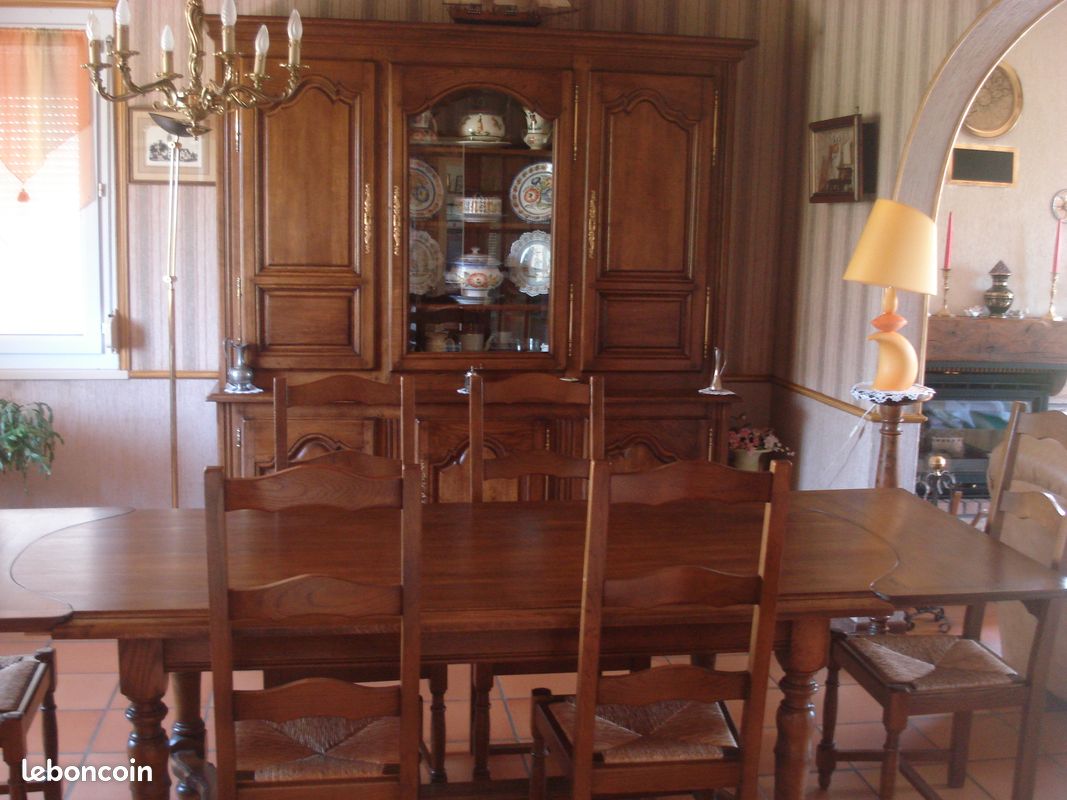 Salle à manger complète (image 1)