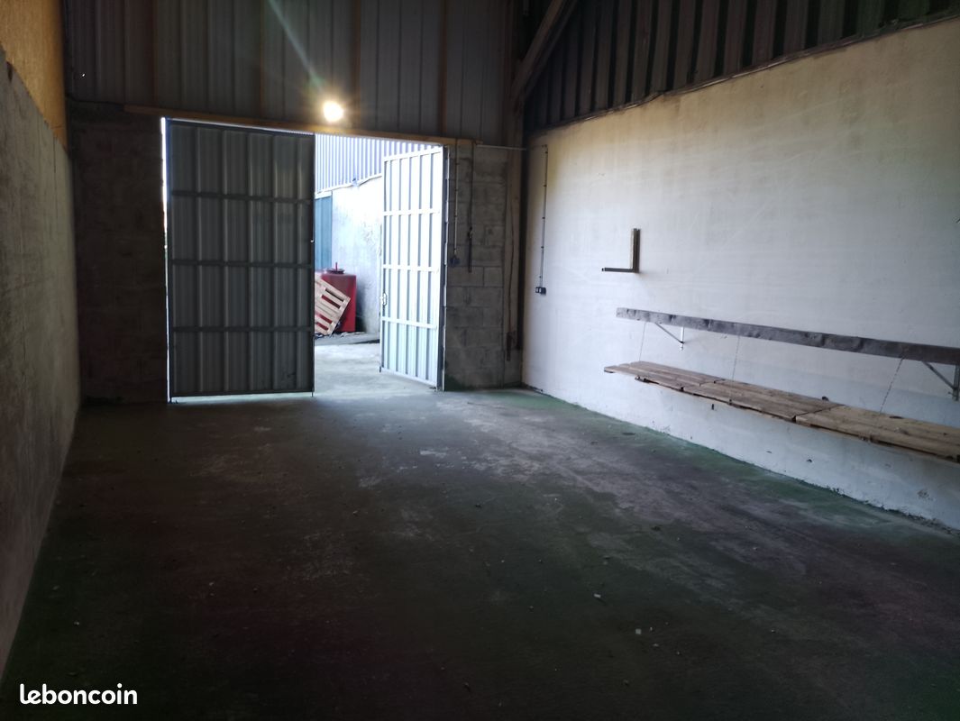 Garage 50M2 · à Saint-James · 180 €/mois