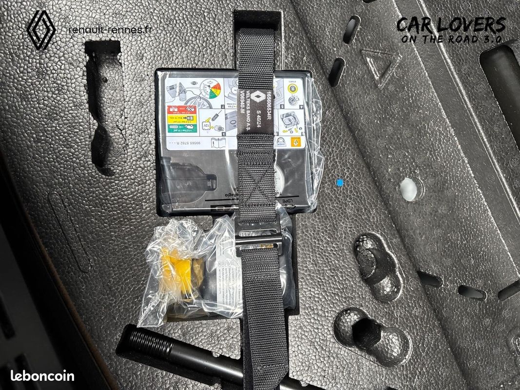RENAULT Clio E-Tech full hybrid 145 ch GSR2 Techno (image 19)