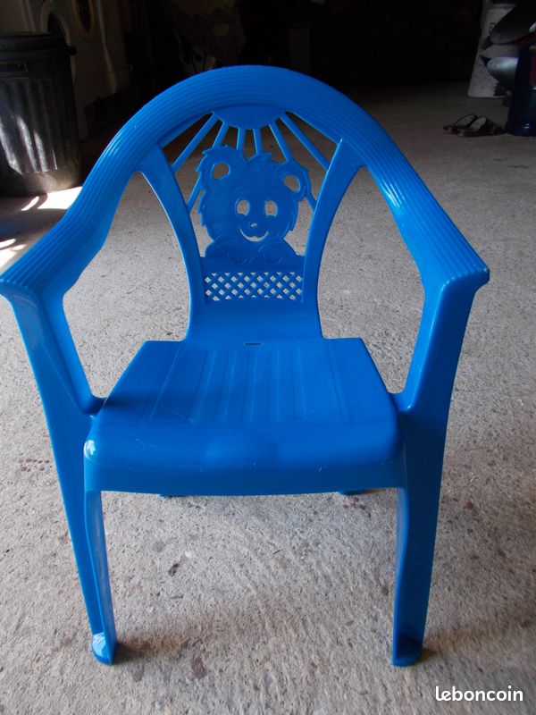 Joli chaise Bleue pour extérieur (image 1)