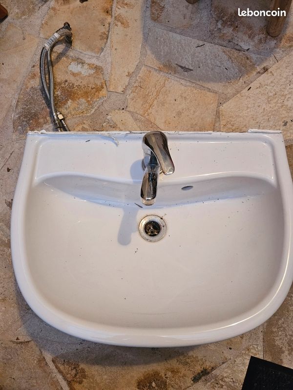 Lavabo avec mitigeur (image 1)