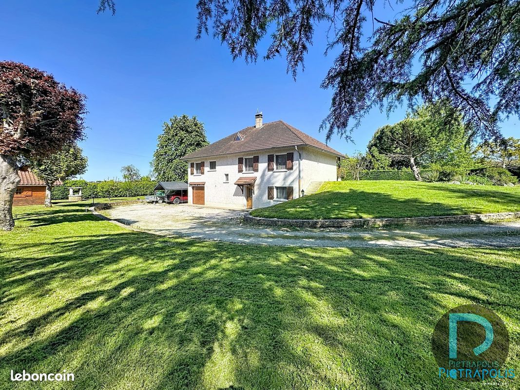 Maison 8 pièces 240 m² · à Saint-Julien-sur-Veyle · 240 m² · 448 000 €