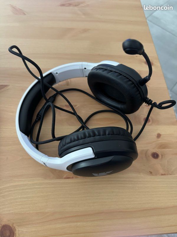 Je vends ma playsation 4 (image 4)