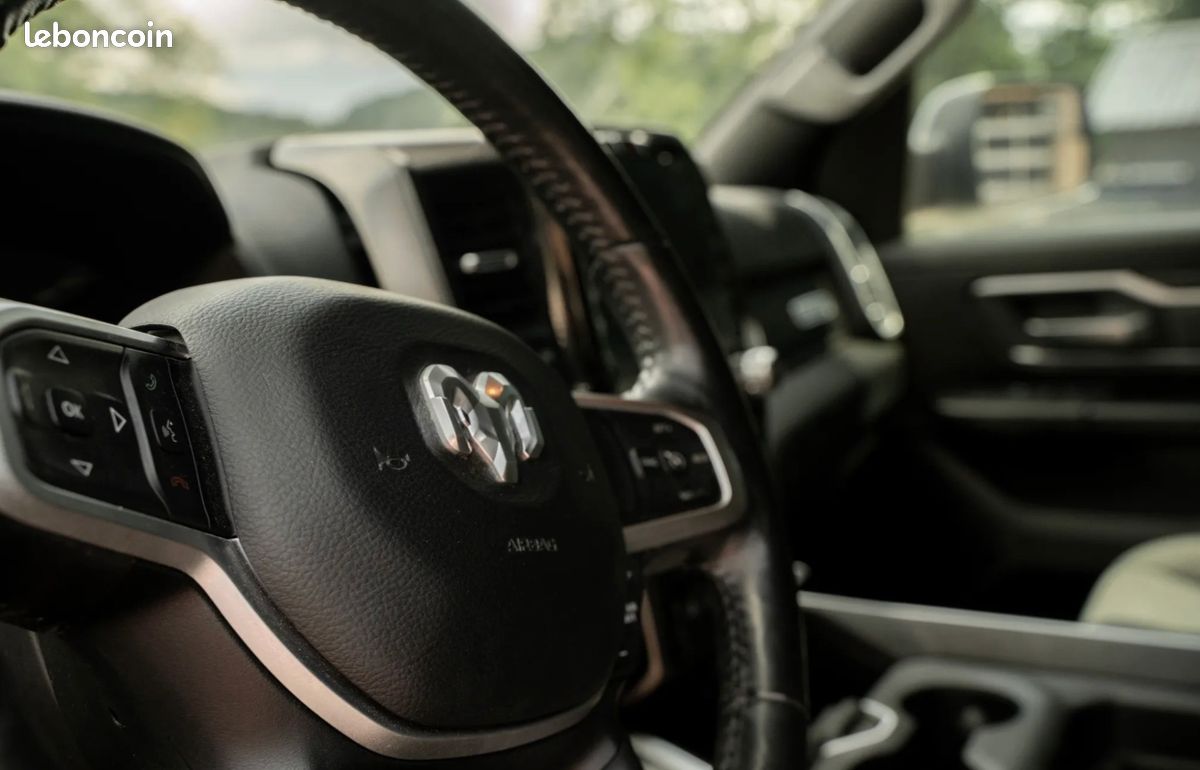 Dodge RAM 1500 Big Horn Crew Cab 5.7 V8 HEMI 4x4 – 399 CH – 108.195 km (image 8)