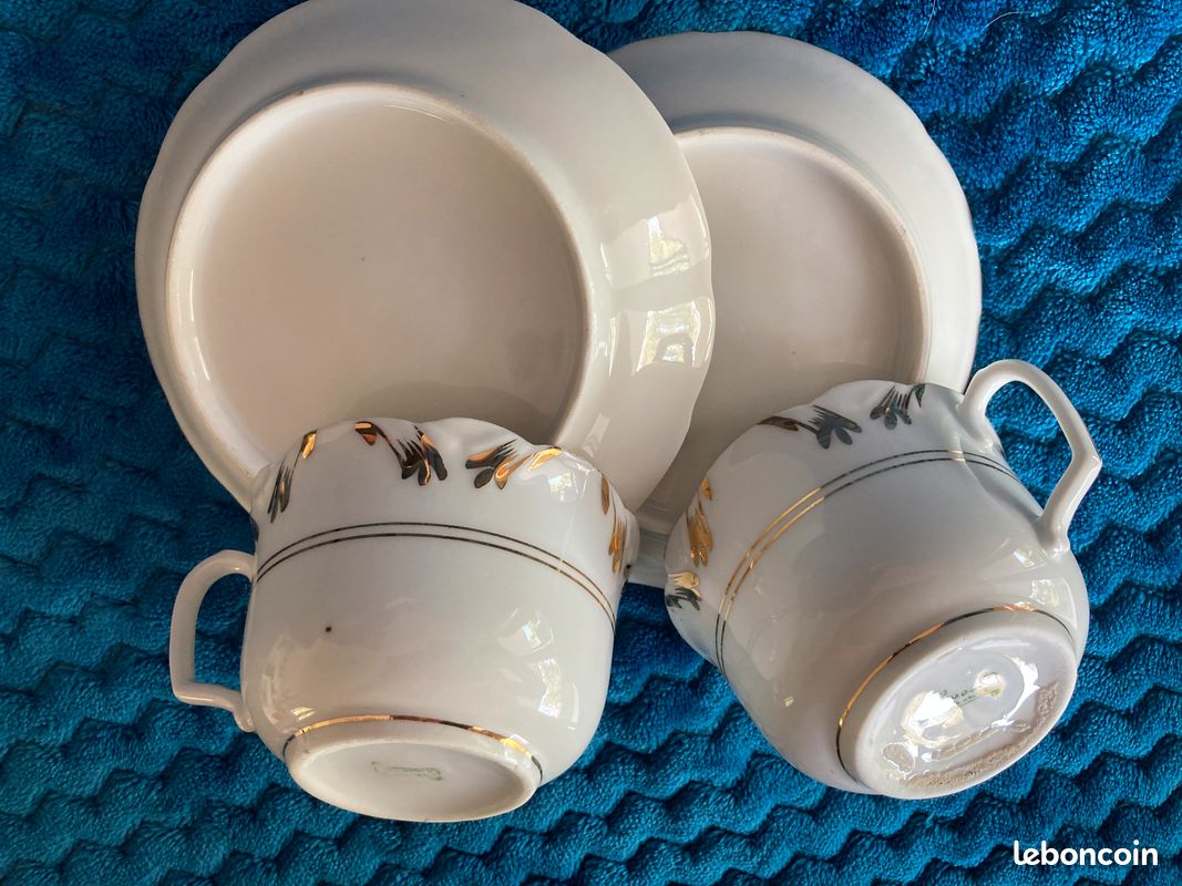 2 anciennes tasses à thé/ café porcelaine Limoges blanc/or (image 4)