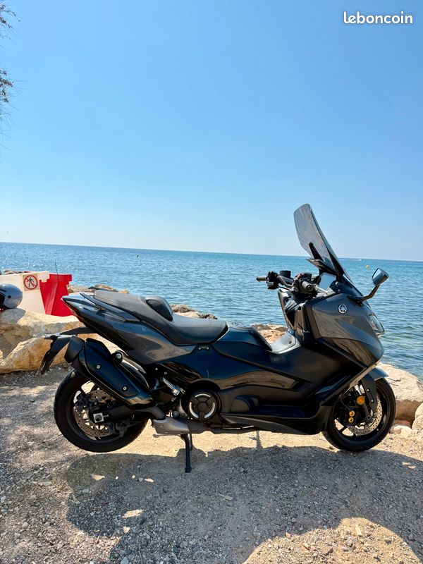 TMAX 560 Tech Max “1ère main” gris nardo (image 1)