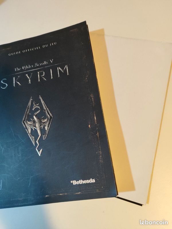 Guide officiel The Elder Scrolls V: Skyrim Collector édition + carte (image 2)
