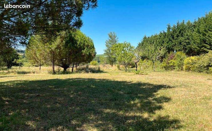 Terrain 900 m² Bazens