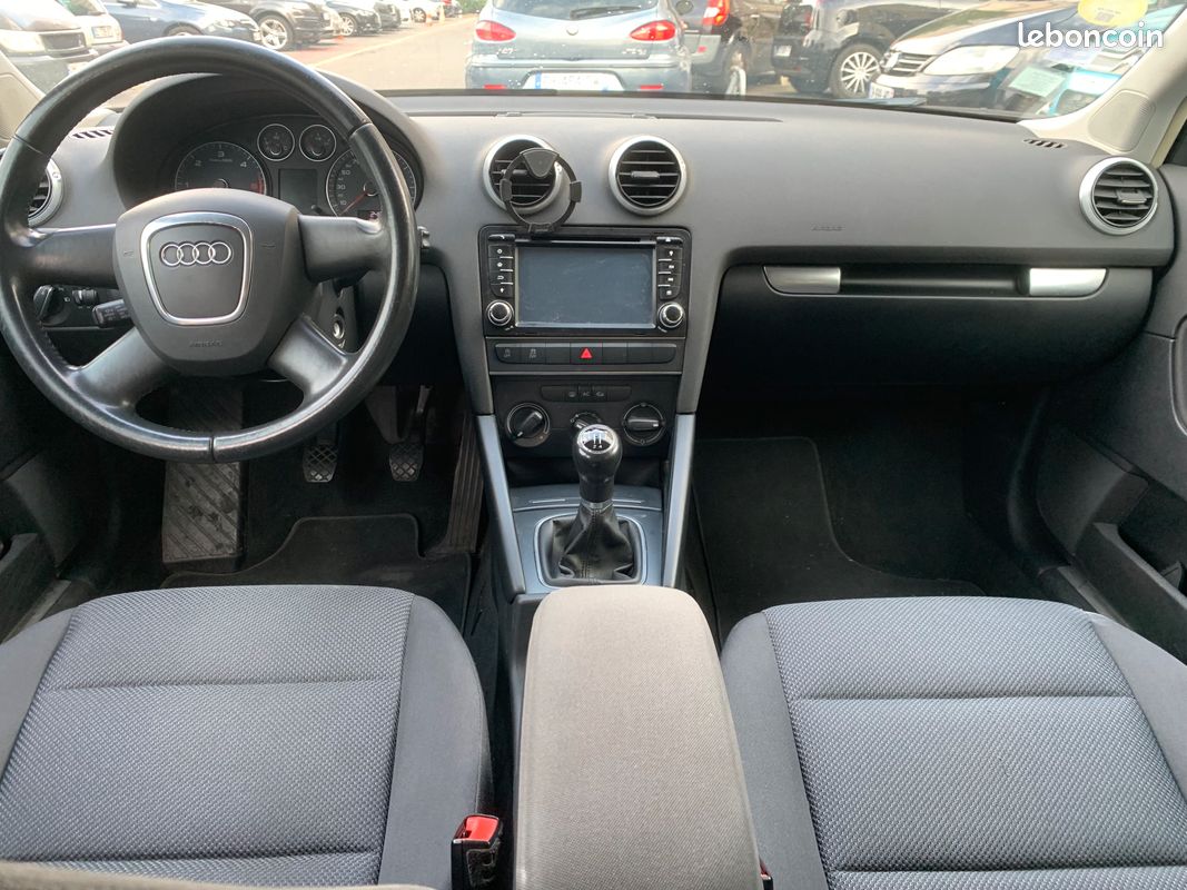 Audi A3 Sportback 1.6 TDI 105ch Design Edition Voitures