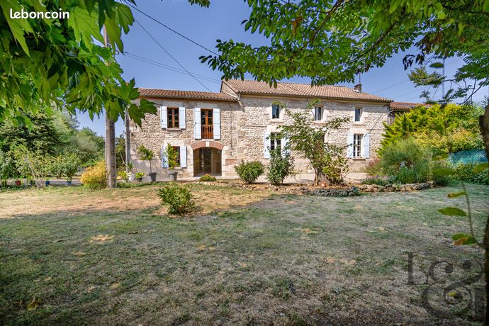Maison 8 pièces 313 m²