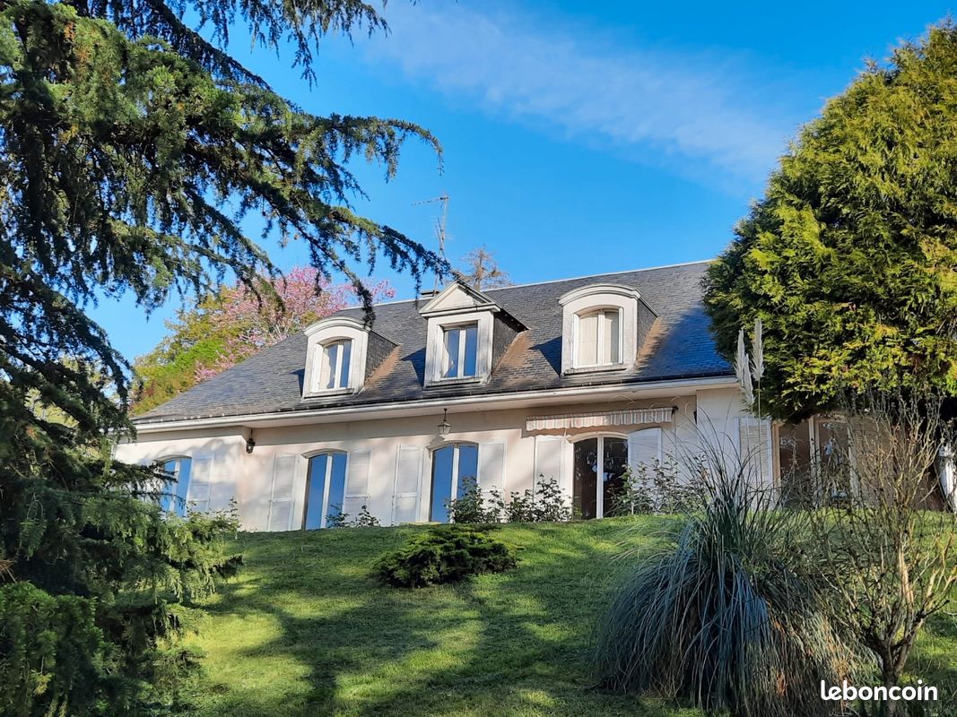 Maison 10 pièces 260 m² · à La Chaussée-Saint-Victor · 260 m² · 550 000 €
