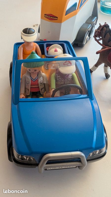 PLAYMOBIL – Voiture + remorque à chevaux SPORT-2 + chevaux et personnages (image 1)