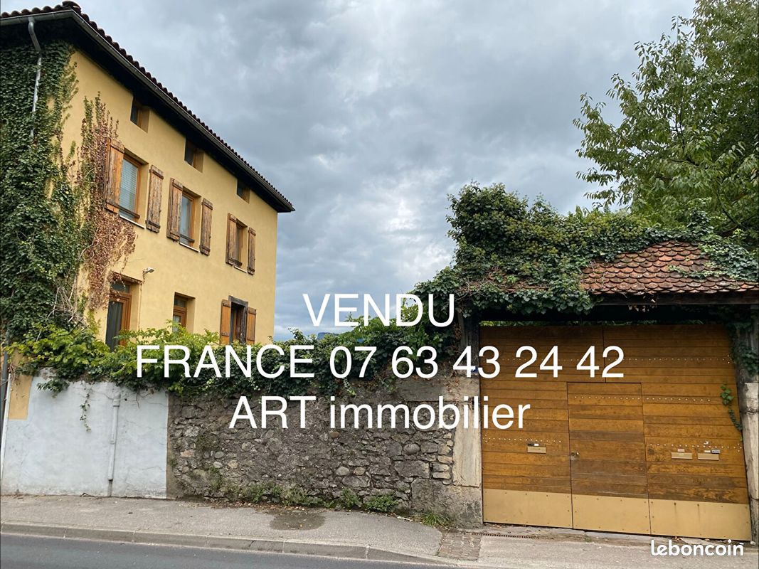 Immeuble 7 pièces 157 m² · à Tullins · 157 m² · 305 000 €