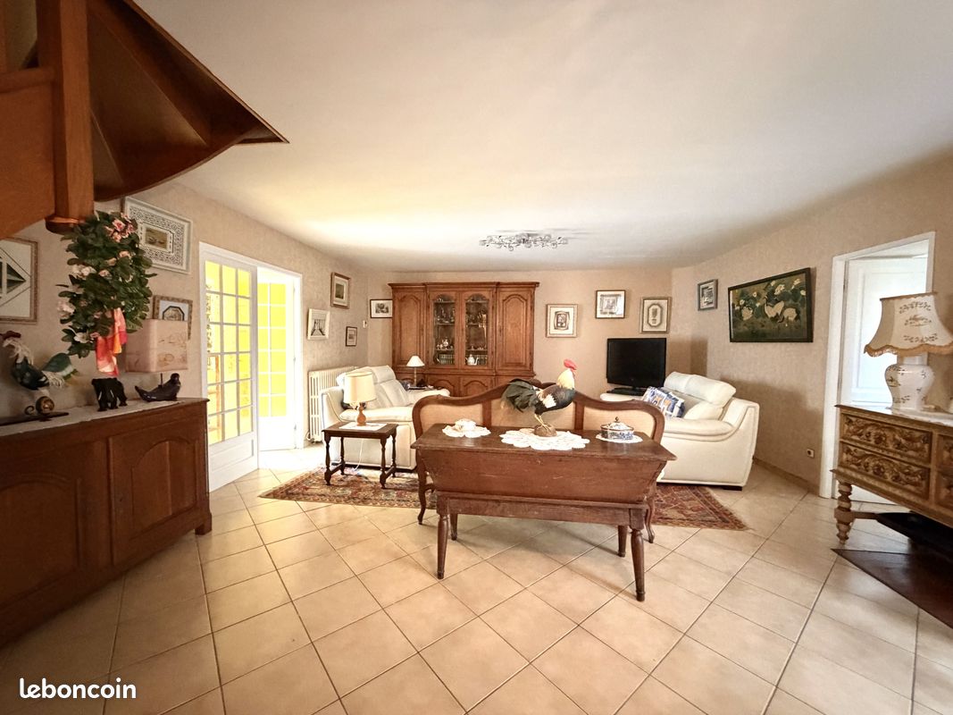 Maison 8 pièces 214 m² (image 1)