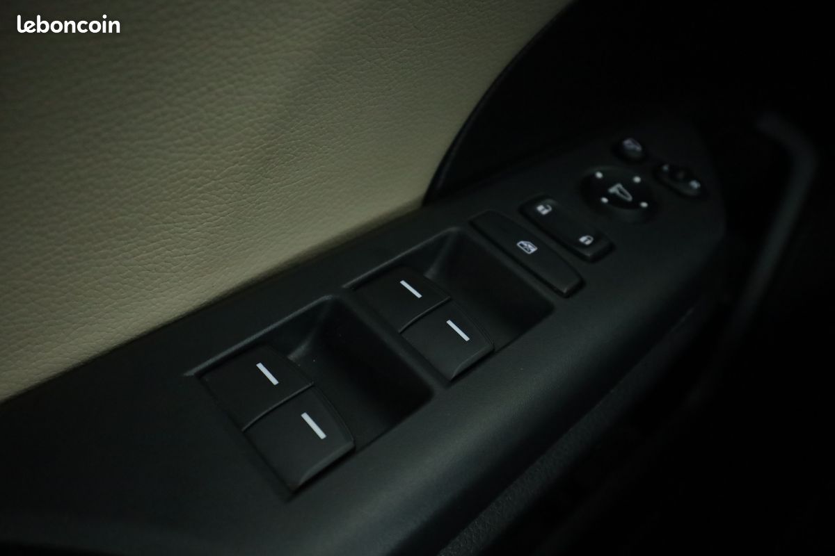 Honda Civic 1.6 i-DTEC Exclusive AT 4P 120 ch (image 26)