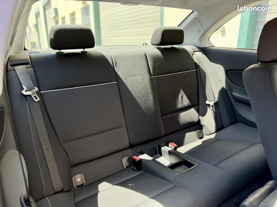 BMW SéRIE 1 COUPé 125i 3.0L 6 cylindres - Boîte manuelle - Montego Blue (image 27)