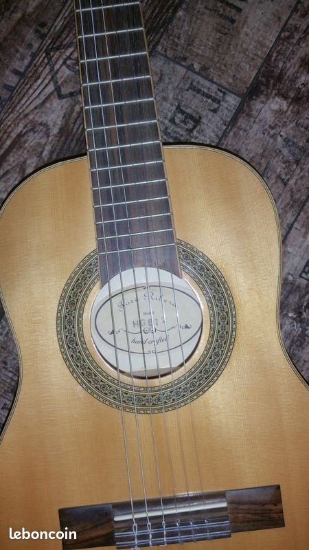 GUITARE CLASSIQUE AGE 7-9 ANS + HOUSSE + ACCORDEUR TBE slg (image 2)
