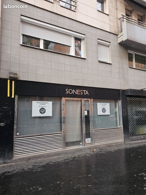 Local commercial 3 pièces 131 m² · à Paris · 131 m² · 550 000 €
