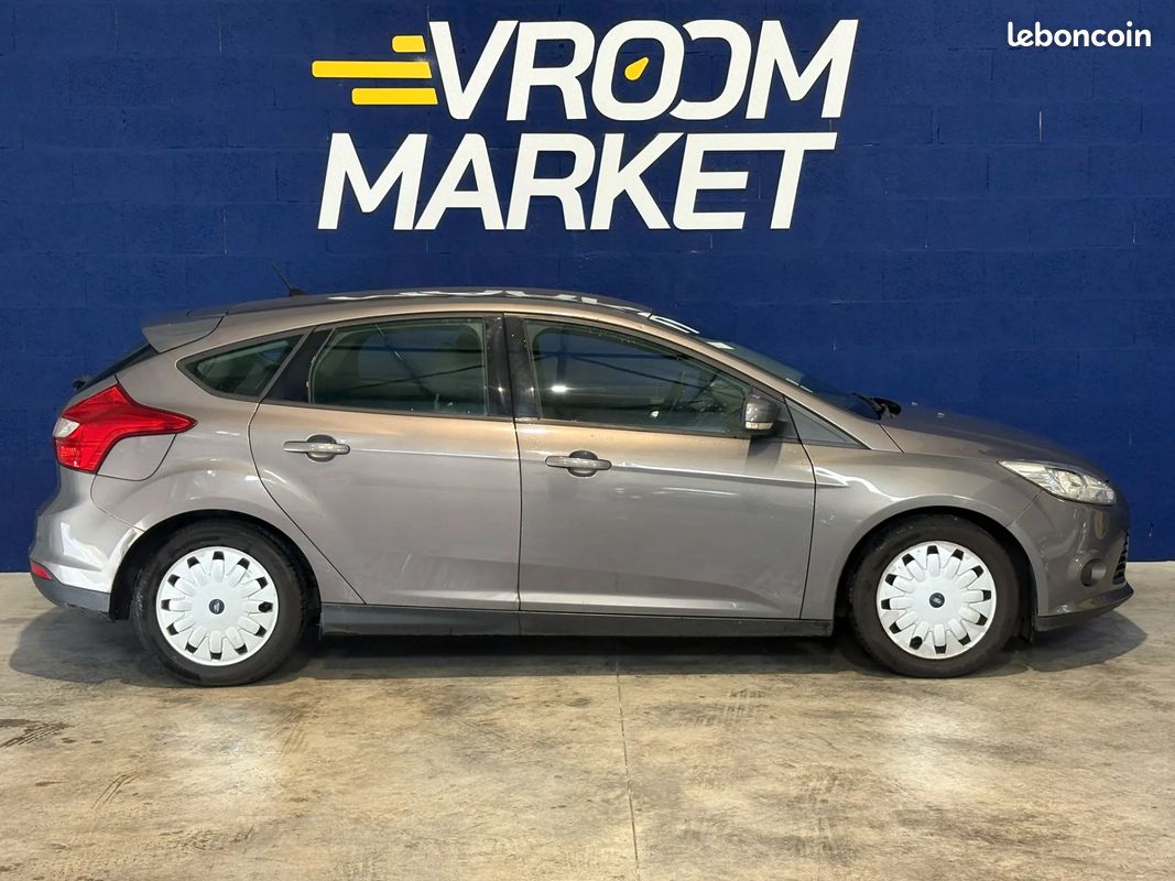 FORD Focus 1.6 D 105ch Business - 2013 - GPS - Bluetooth - Aide stationnement (image 4)