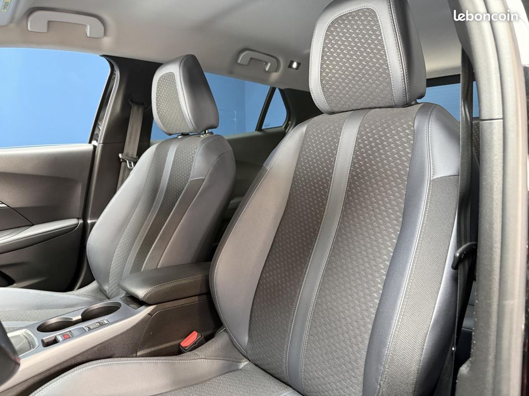 PEUGEOT 2008 1.5 BlueHDi S&S - 100 II 2019 Allure PHASE 1 (image 22)