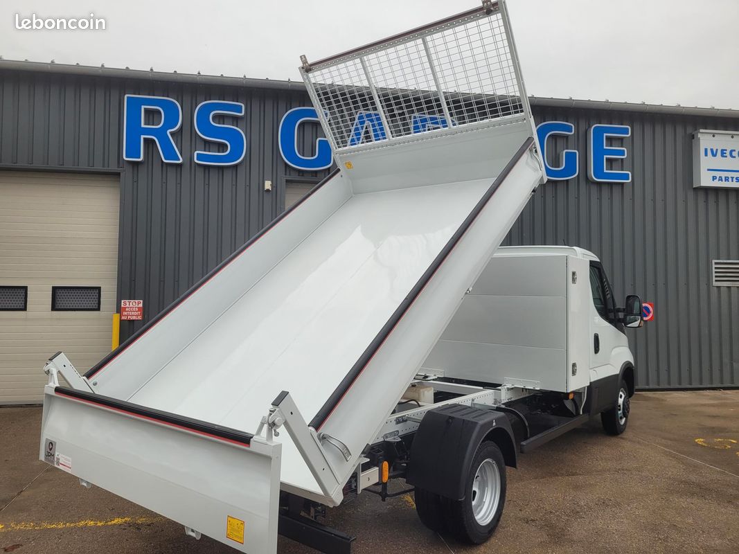 IVECO DAILY 35C16 H3.0 PACK COMFORT + PACK CONSTRUCTION SIMPLE CABINE BENNE COFFRE 03 PLACES comme NEUF avec CAMÉRA + MOTEUR 3 LITRES + SUSPENSION RENFORCÉE / GARANTIE 24 MOIS ( Prix Vente 46 490 HT ) (image 5)