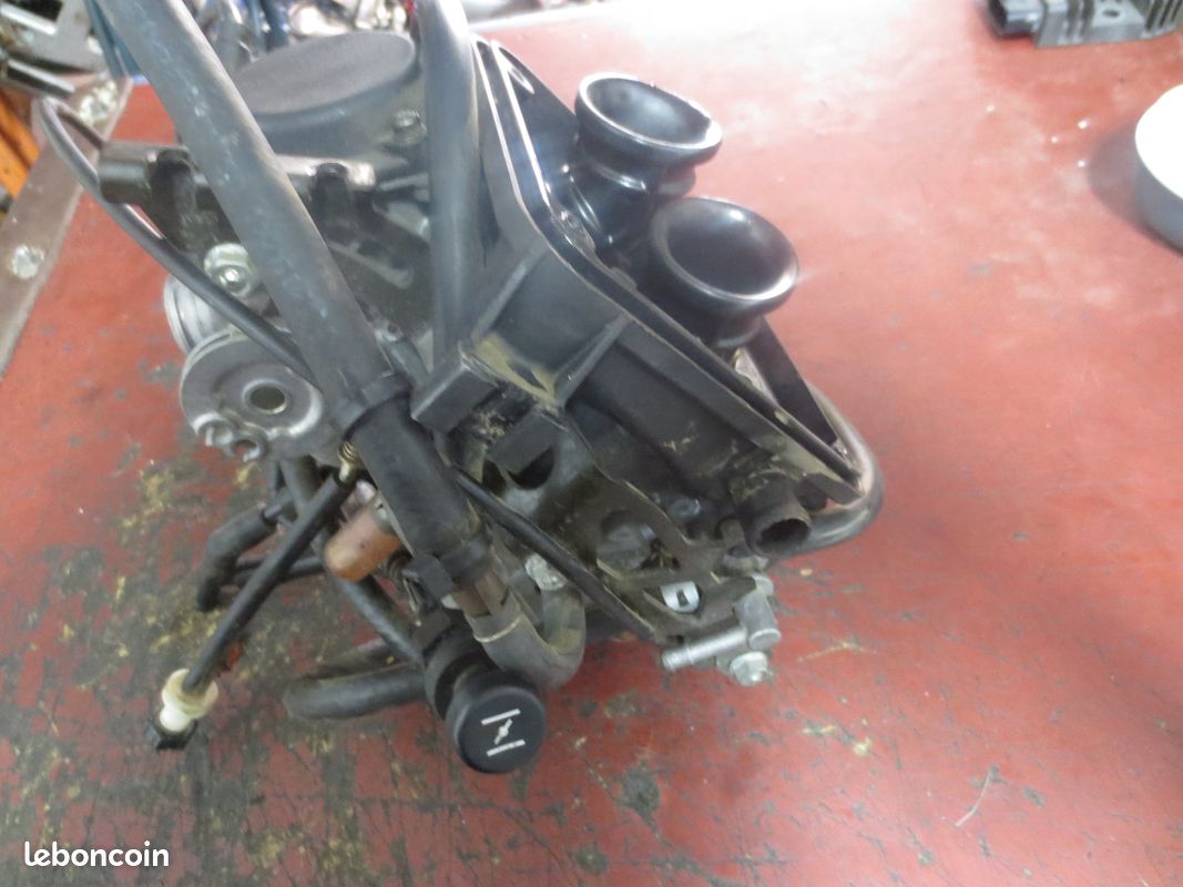 Carburateur 125 varadero honda (image 1)