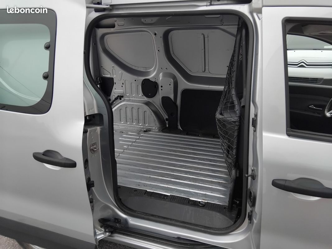 Renault Kangoo Express (2) Confort Blue dCi 95 9.992HT (image 12)