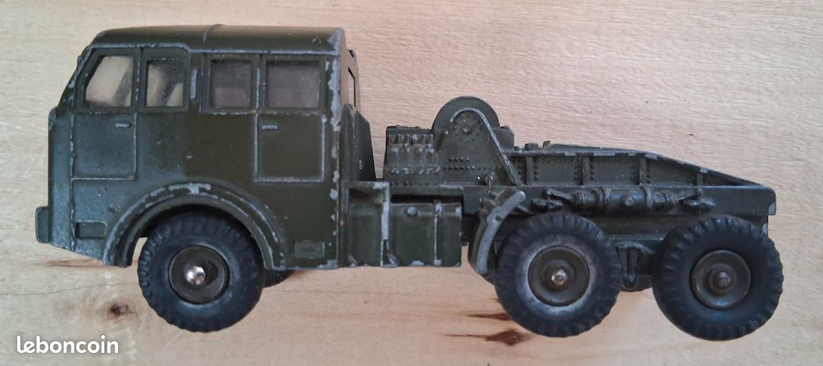 DINKY TOYS Renault carrier N1 militaire ambulance 80 F a
