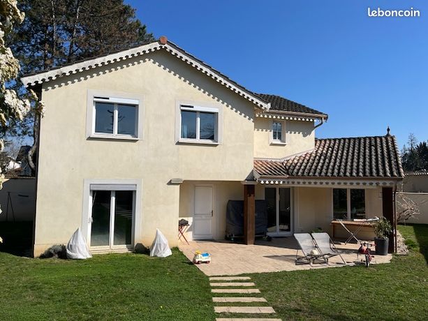 Maison Individuelle en plein centre d’Ecully
