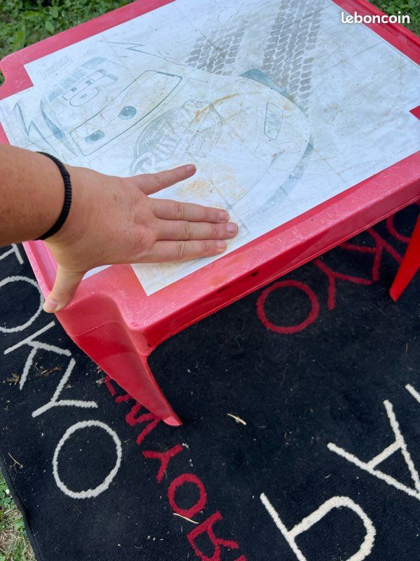 Petite table en plastique pour jeune enfant (image 4)