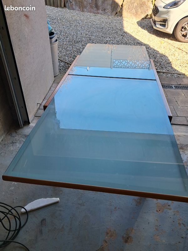 Table contemporaine extensible 8 a 10 personnes verre dépoli et bois (image 2)