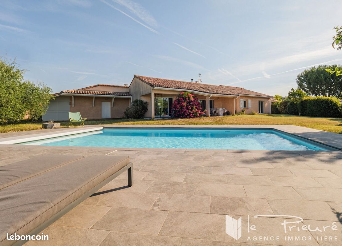 Maison 7 pièces 207 m² · à Terssac · 207 m² · 469 000 €