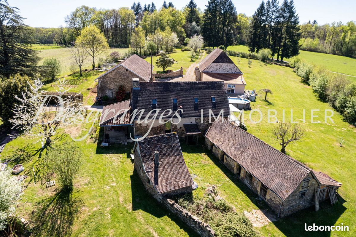 Maison 10 pièces 257 m² · à Payzac · 257 m² · 635 000 €