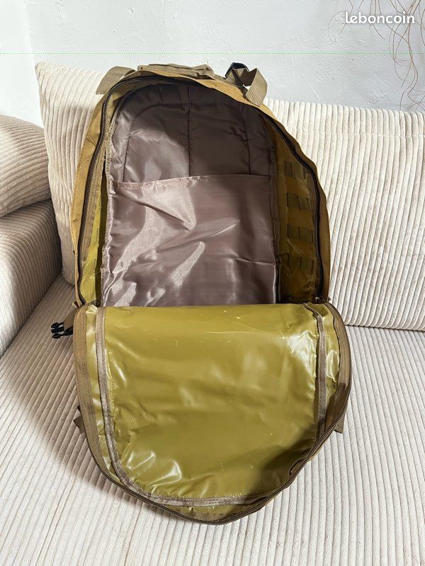 Sac à dos tactique 35-40L kaki – imperméable, MOLLE, robuste, randonnée / urbain (image 9)