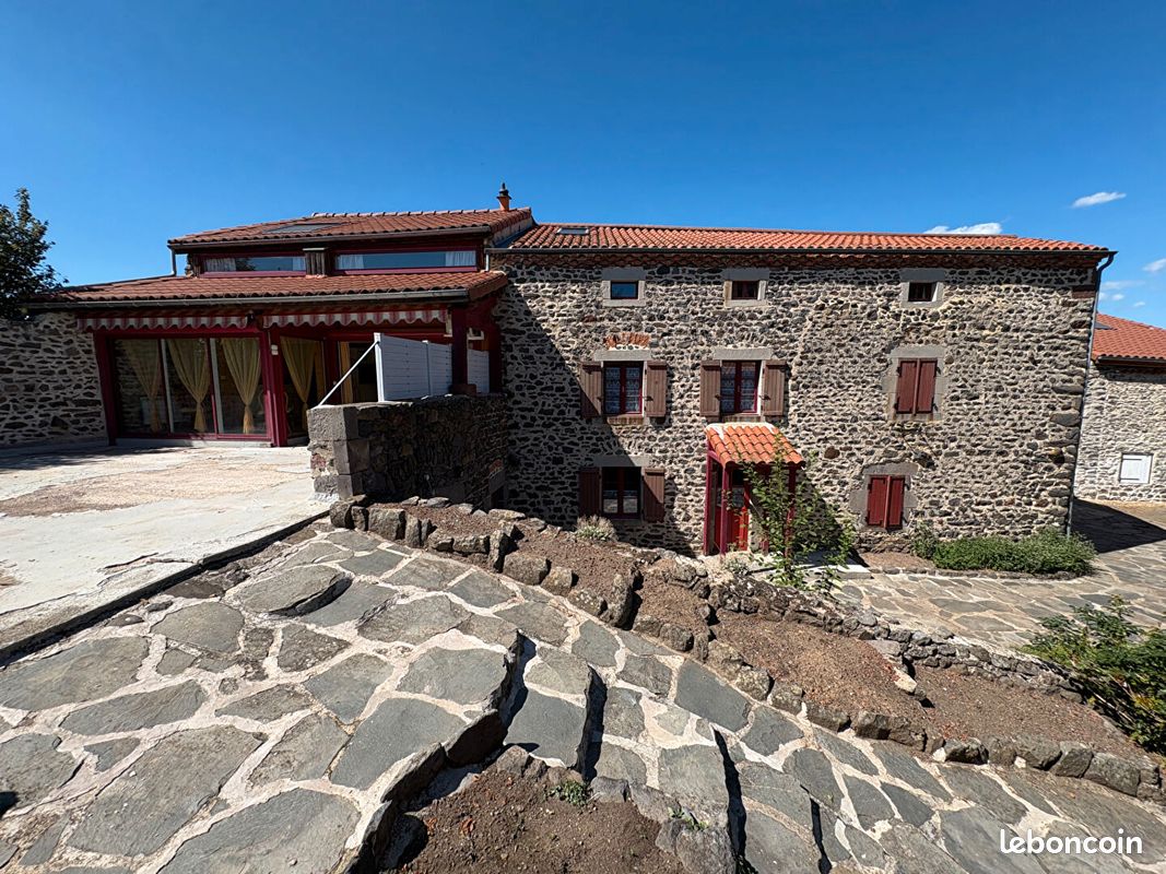 Maison 8 pièces 190 m² · à Saint-Georges-d'Aurac · 190 m² · 255 000 €