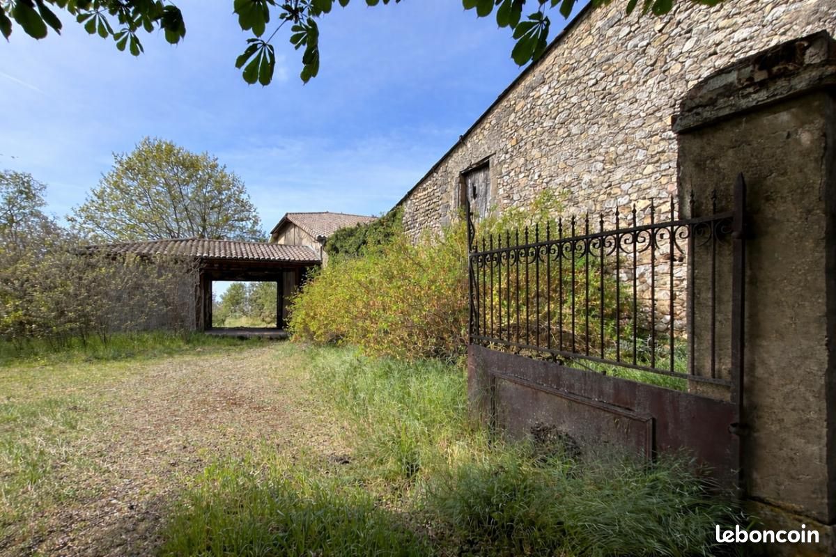 Maison 12 pièces 375 m² · à Bésayes · 375 m² · 420 000 €