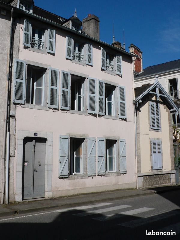 Maison 6 pièces 152 m² · à Oloron-Sainte-Marie · 152 m² · 940 €