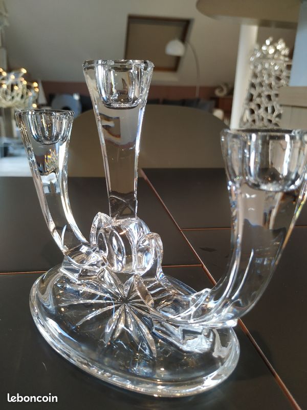 Bougeoir en cristal vintage. A 3 branches en forme de volutes. Base étoilée. Long. 21 cm. TB état (image 7)