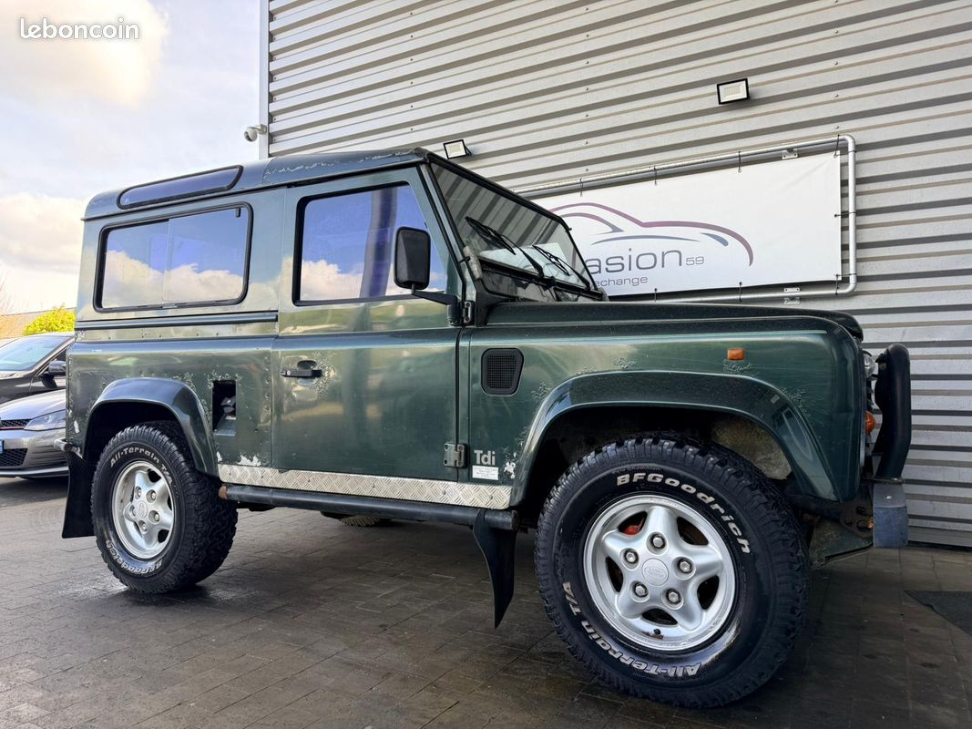 Land Rover Defender 90 (image 2)