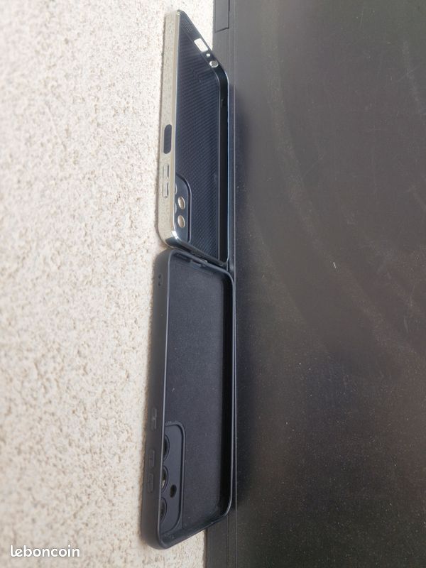 Vend lot de coques de téléphone galaxi neuve la noir F23FE et l’autre SX A 23 neuve (image 5)