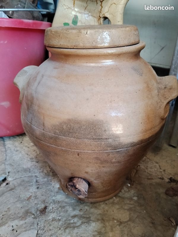 Vinaigrier ancien en grès (image 1)