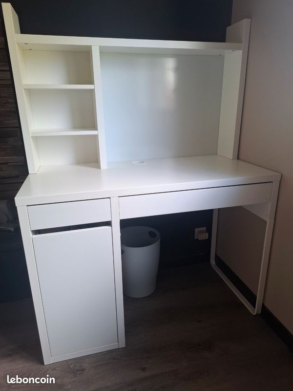 Bureau (image 1)
