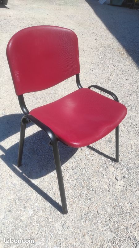 11 Chaises empilables rouge (image 2)