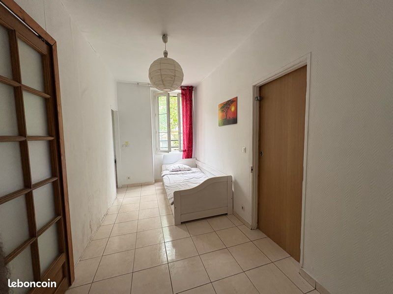 Appartement 12 pièces 32 m² · à Paris · 32 m² · 600 €