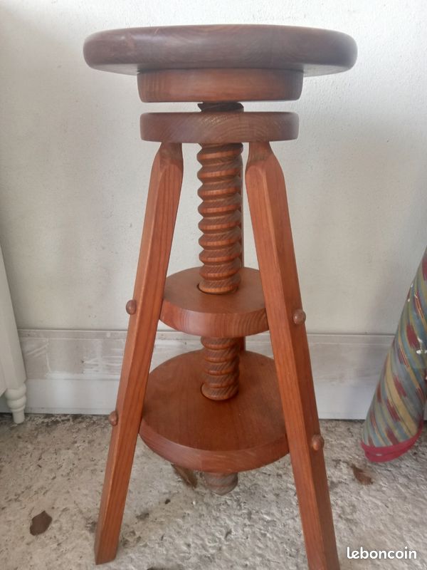 Tabouret a vis réglable en bois (image 1)