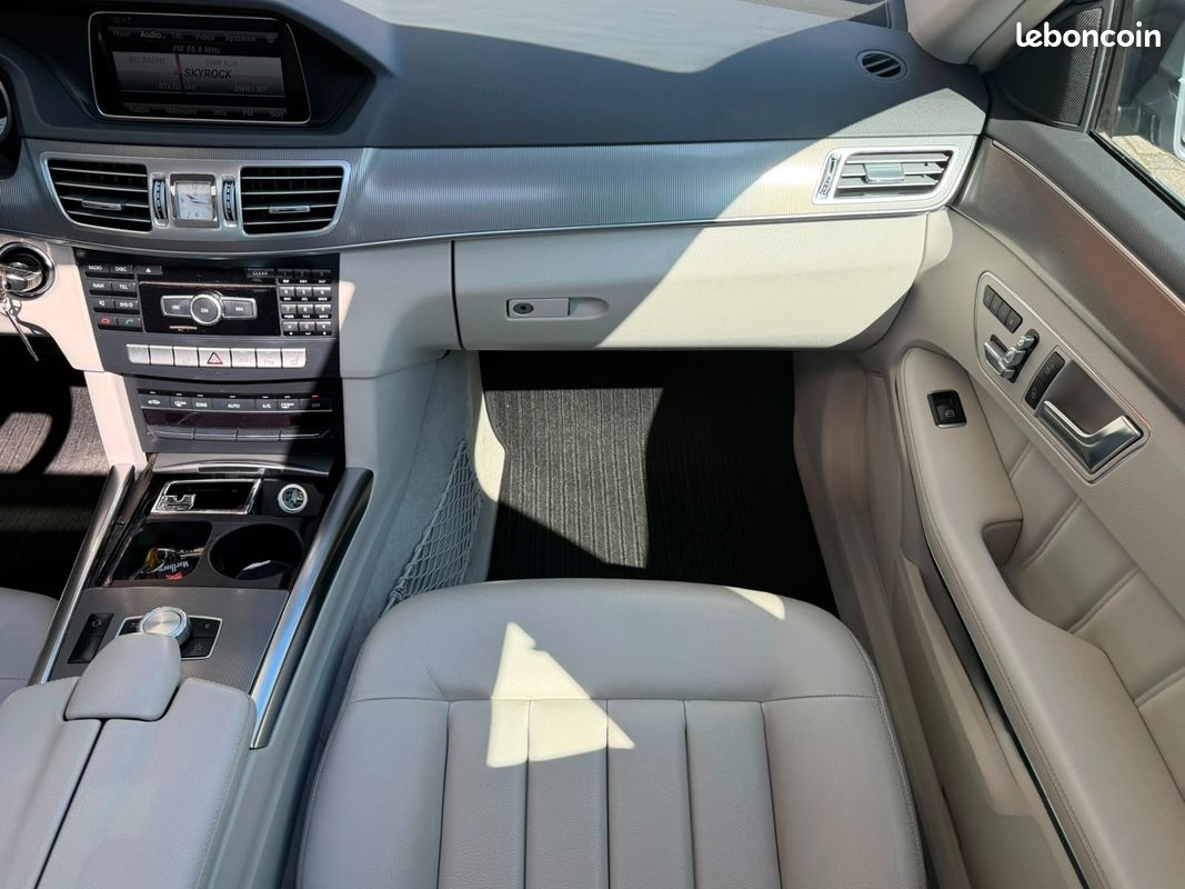 MERCEDES-BENZ Classe E Berline 220 CDi 2.1 CDI 16V DPF BlueEFFICIENCY 7G-TRONIC 170 cv - TOIT OUVRANT - SIEGES ELECTRIQUES (image 17)