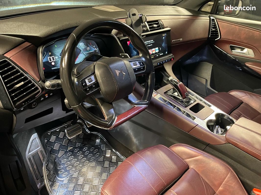 DS DS7 CROSSBACK BlueHDi 180 EAT8 Grand Chic / TOIT OUVRANT / CAMERA 360 / CAR PLAY / TRES BON ETAT 17380 (image 9)