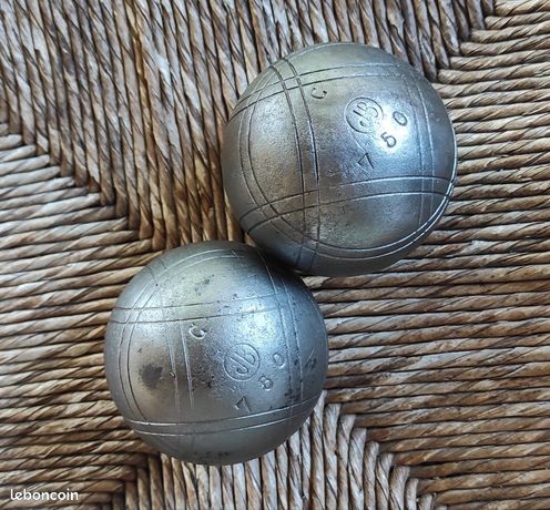 Deux Boules De Pétanque JB Pétanque 790g - Diamètre 76 Mm Environ - Occasion