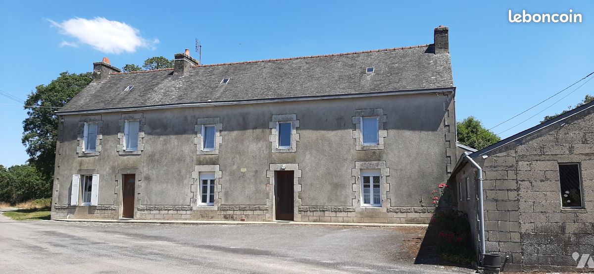 Maison 10 pièces 214 m² · à Guiscriff · 214 m² · 136 000 €